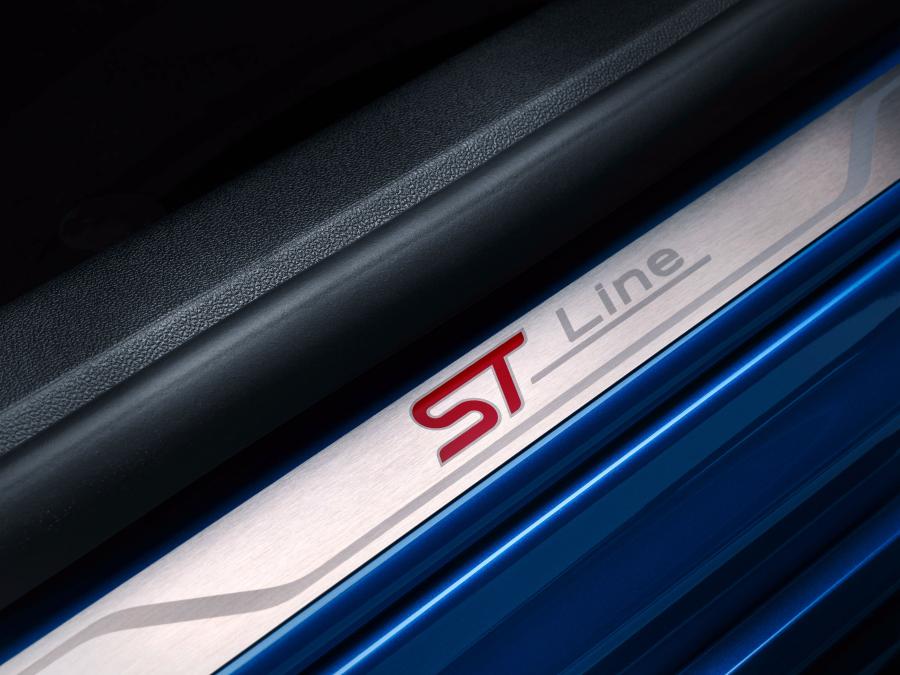 Логотип Ford Focus ST-Line 2018 года  (WW) (фото 26 из 42)